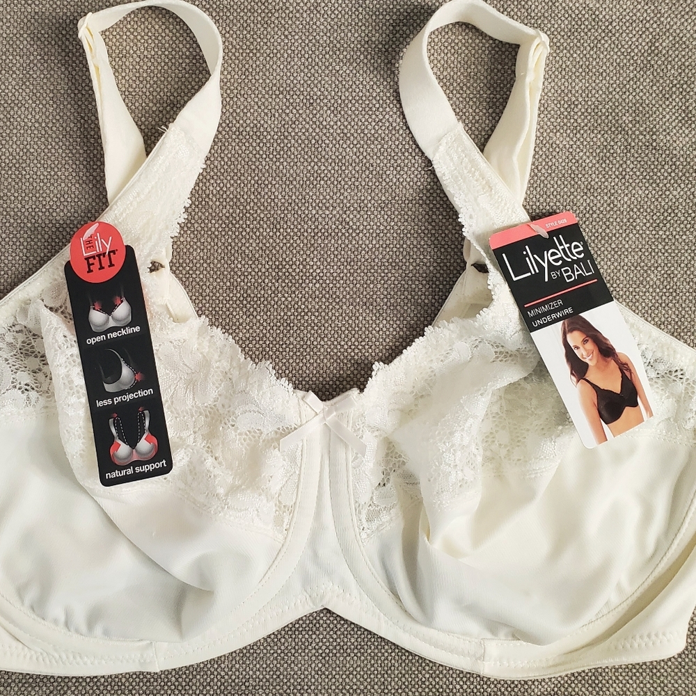 Bali Liliette Lace Underwire Bra in Ivory/Cream NWOT